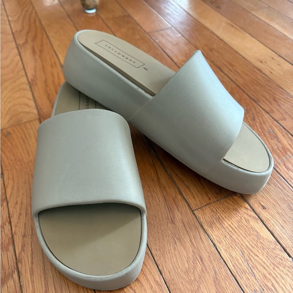 Yellow Box Shoes - NWOT/NWOB Yellow Box Women's Tan Platform Slides Sandals